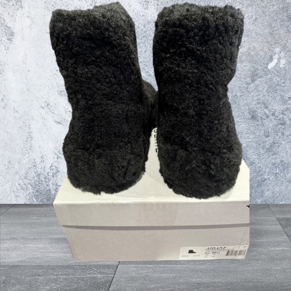Robert Clergerie Black Faux Shearling Ankle Booties - Picture 2 of 5